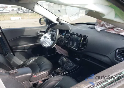 2018 Jeep Compass Limited 4X4 from USA, damaged, VIN 3C4NJDCB6JT238513